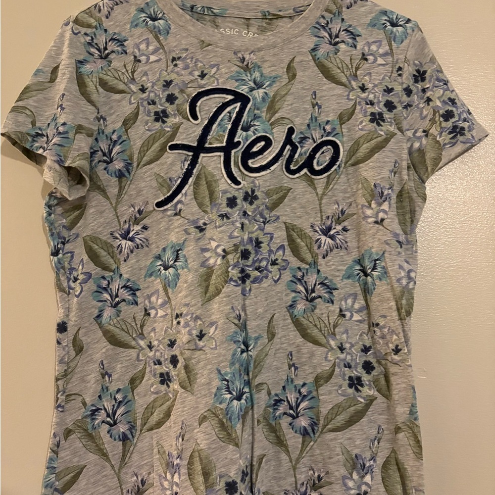 Aeropostale Gray Floral Crew T-Shirt - Picture 1 of 3
